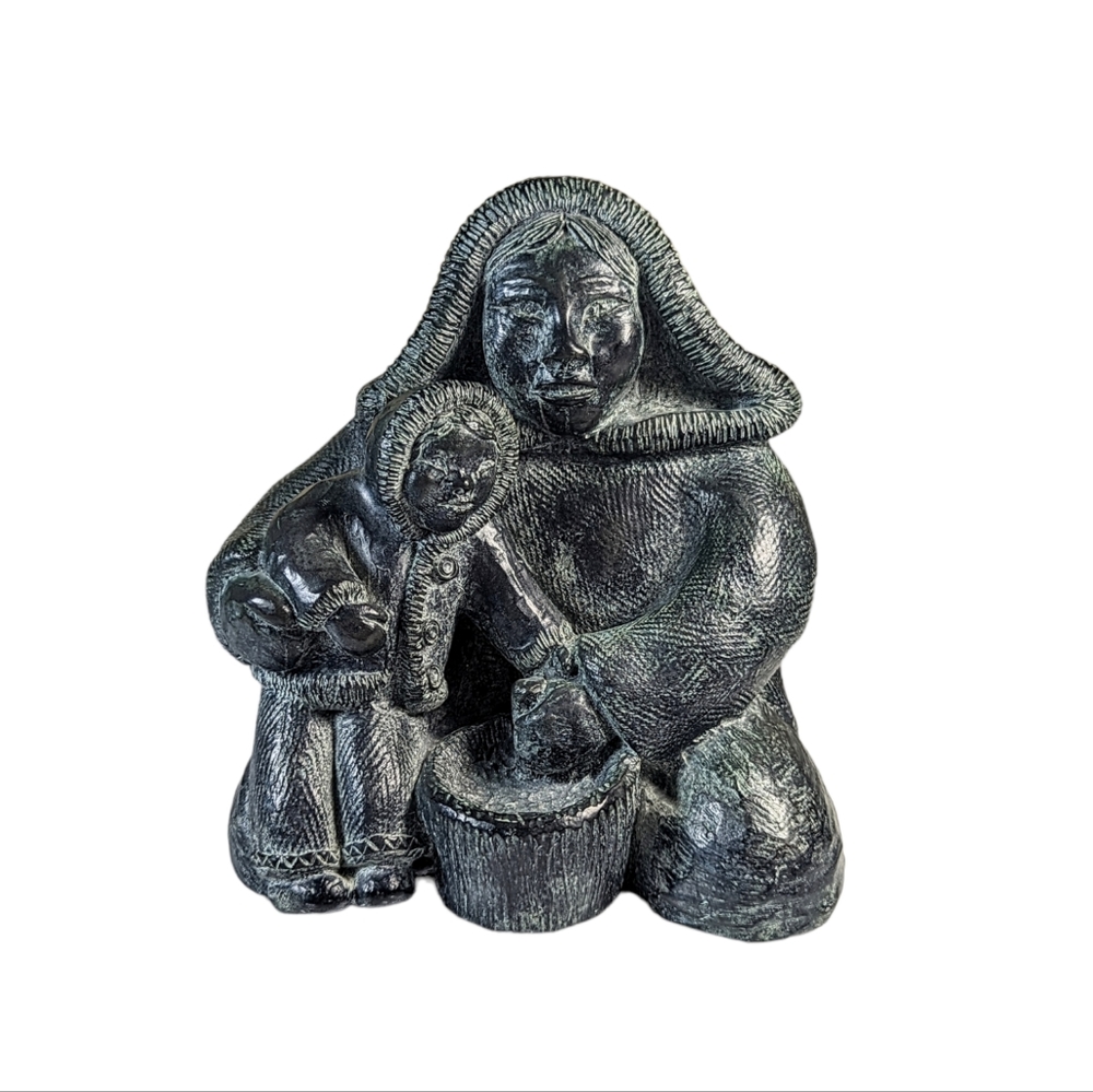 A Wolf Original Inuit / Eskimo Woman And Child Carved Soap Stone Sculpture